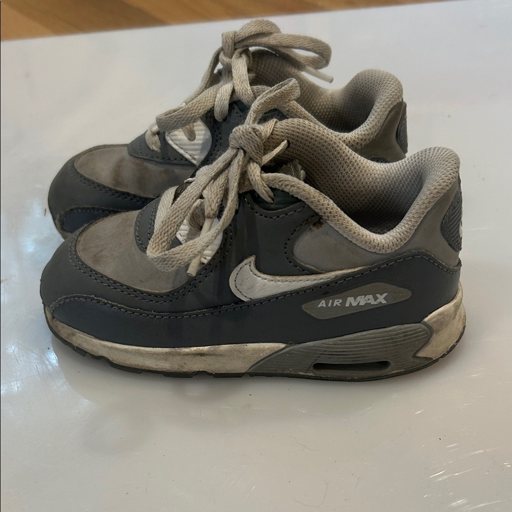 Nike Kids Sneakers in Gray and White